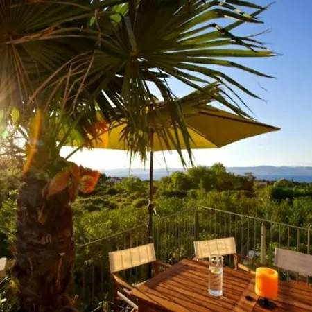 With 5 Bedrooms Villa *