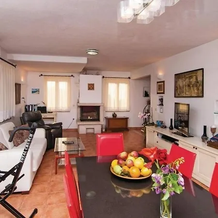 With 5 Bedrooms * Mirce