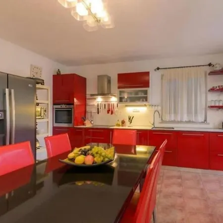 With 5 Bedrooms * Mirce