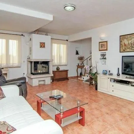 With 5 Bedrooms * Mirce