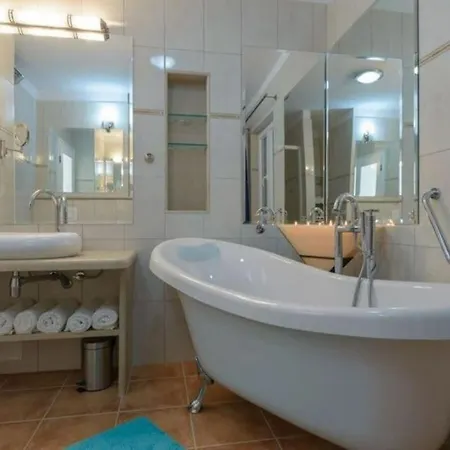 With 5 Bedrooms * Mirce