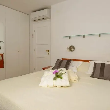 ヴィラ With 5 Bedrooms Mirce