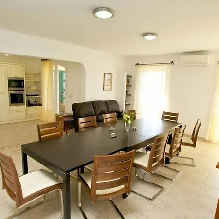 With 5 Bedrooms ヴィラ Mirce
