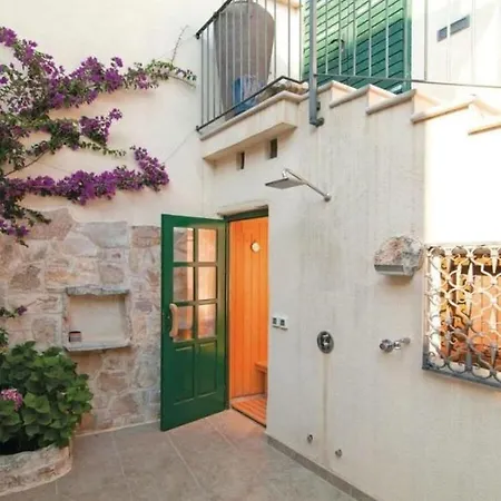 With 5 Bedrooms * Mirce
